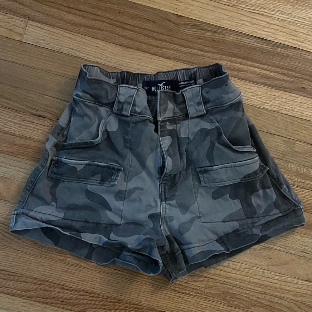Hollister camp mom shorts size small!